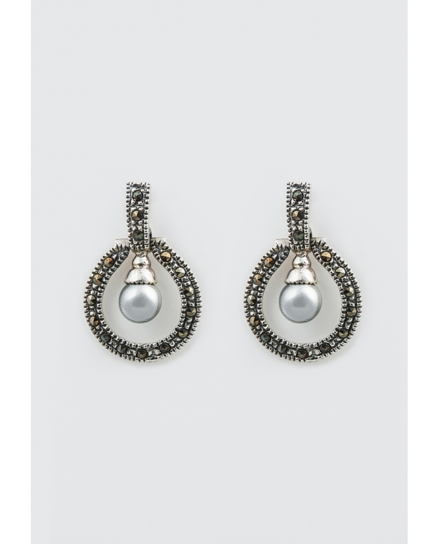 Oval Silver Earring with Pearl